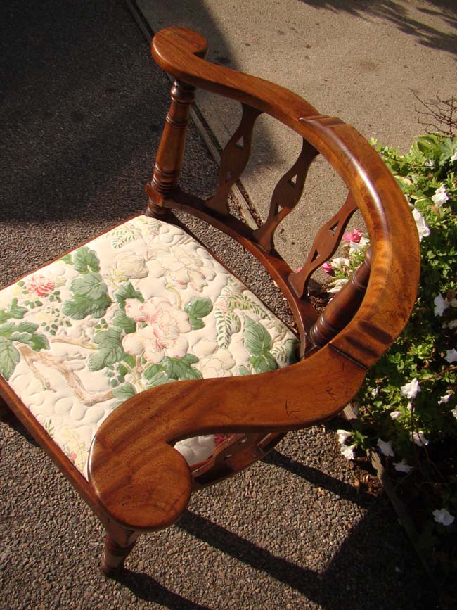 A beautiful Walnut corner chair circa 1790-1810 — image 4